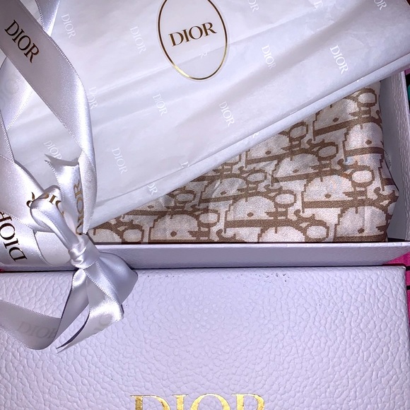 Christian Dior Paris 100% Silk Scarf made in Italy ๐ฎ๐น Luxurious - Huge Size - Picture 4 of 10